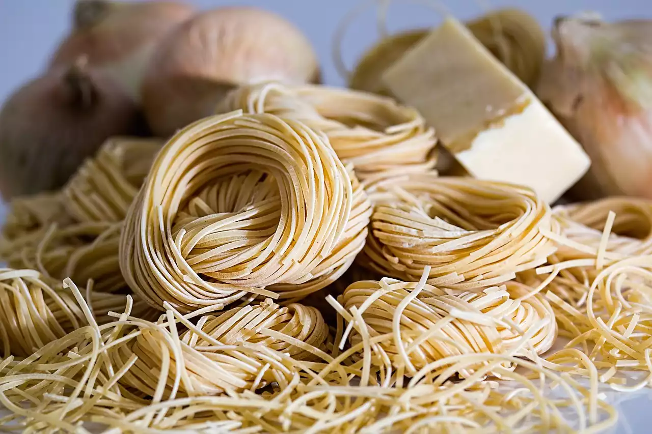 Noedels en pasta blancheren